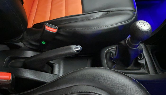 2017 Maruti Swift VXI OPT, Petrol, Manual, 7,359 km, Gear Lever