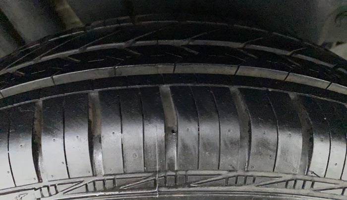 2017 Maruti Swift VXI OPT, Petrol, Manual, 7,359 km, Left Rear Tyre Tread