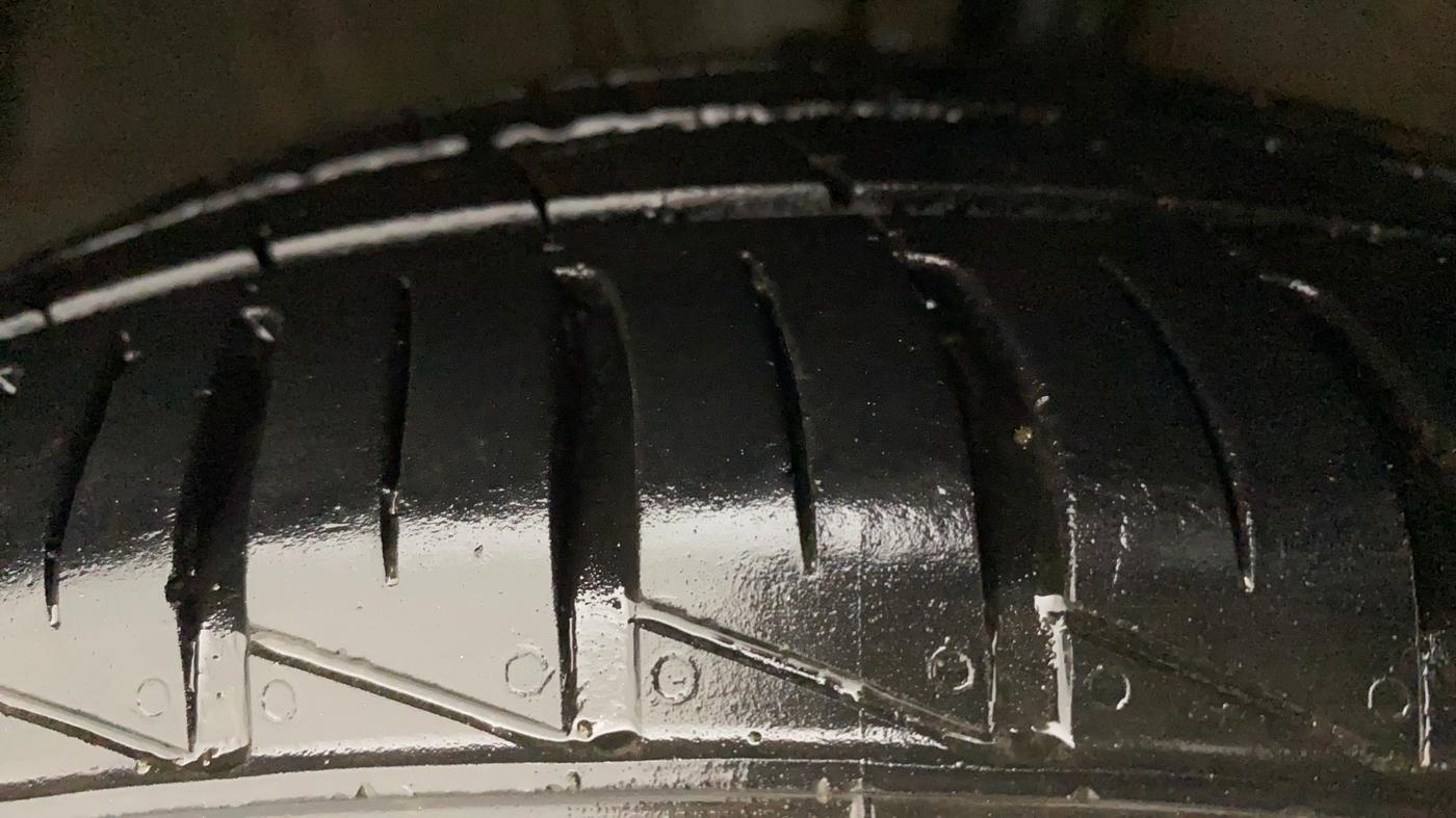 2021 Hyundai AURA S 1.2 CNG, CNG, Manual, 27,193 km, Right Front Tyre Tread