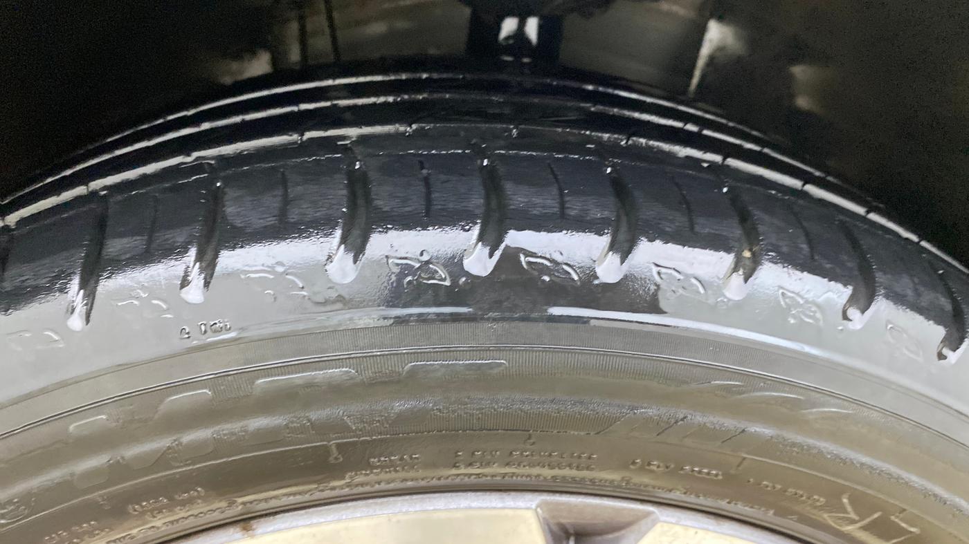 2022 Skoda KUSHAQ STYLE 1.0L TSI AT, Petrol, Automatic, 24,333 km, Right Front Tyre Tread