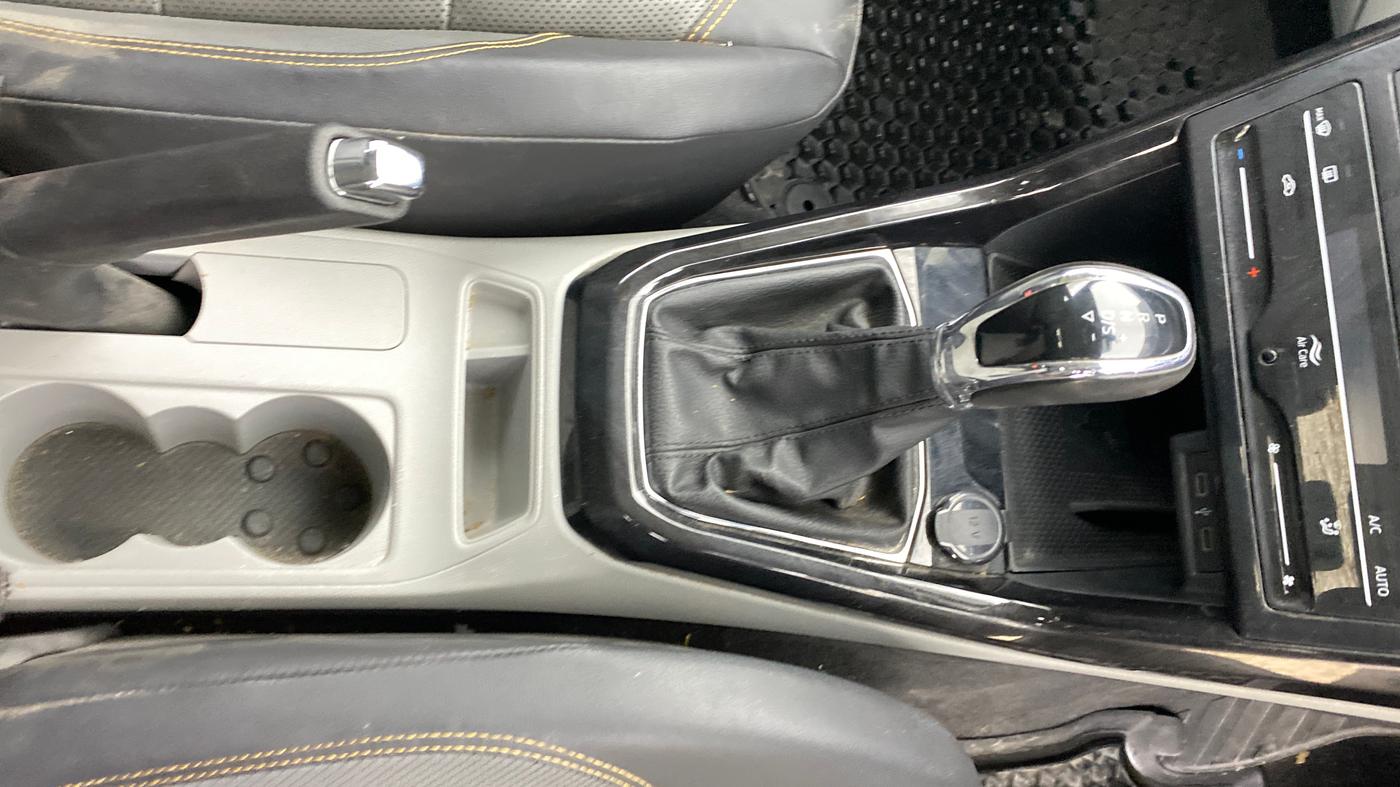 2022 Skoda KUSHAQ STYLE 1.0L TSI AT, Petrol, Automatic, 24,333 km, Gear Lever