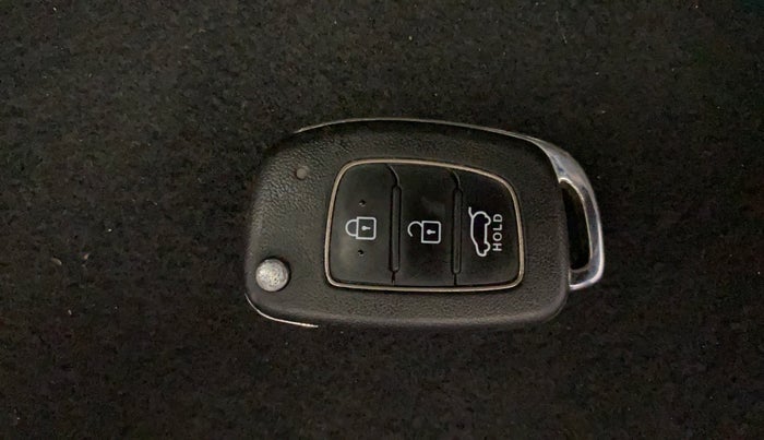 2021 Hyundai VENUE S 1.0 TURBO IMT, Petrol, Manual, 45,541 km, Key Close Up