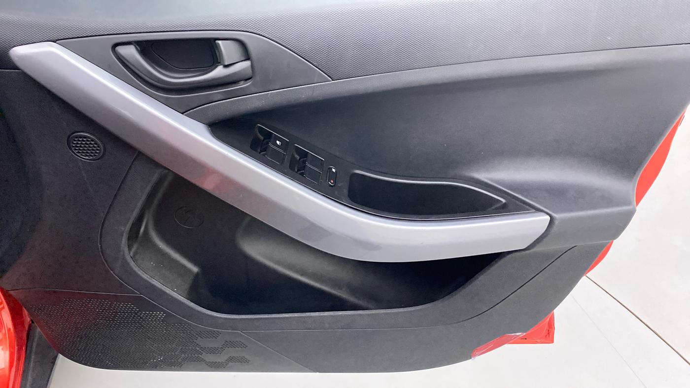 2021 Tata NEXON XM DIESEL, Diesel, Manual, 32,728 km, Driver Side Door Panels Control