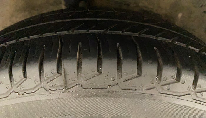 2012 Maruti Ritz ZXI, Petrol, Manual, 61,803 km, Right Rear Tyre Tread