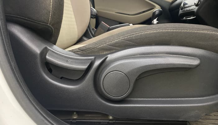 2018 Hyundai Elite i20 ASTA 1.2 (O), Petrol, Manual, 38,072 km, Driver Side Adjustment Panel
