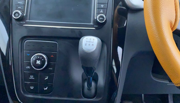 2017 Mahindra KUV 100 NXT K6+ P 6 STR, Petrol, Manual, 32,747 km, Gear Lever