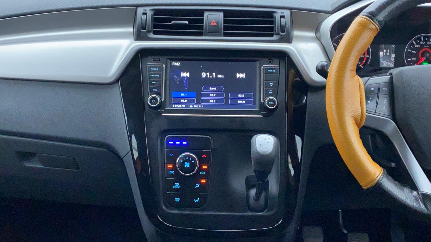 2017 Mahindra KUV 100 NXT K6+ P 6 STR, Petrol, Manual, 32,747 km, Air Conditioner