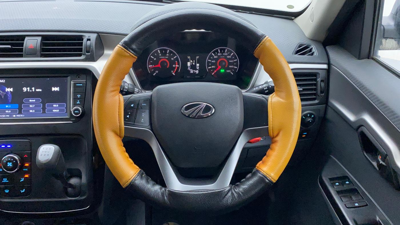 2017 Mahindra KUV 100 NXT K6+ P 6 STR, Petrol, Manual, 32,747 km, Steering Wheel Close Up