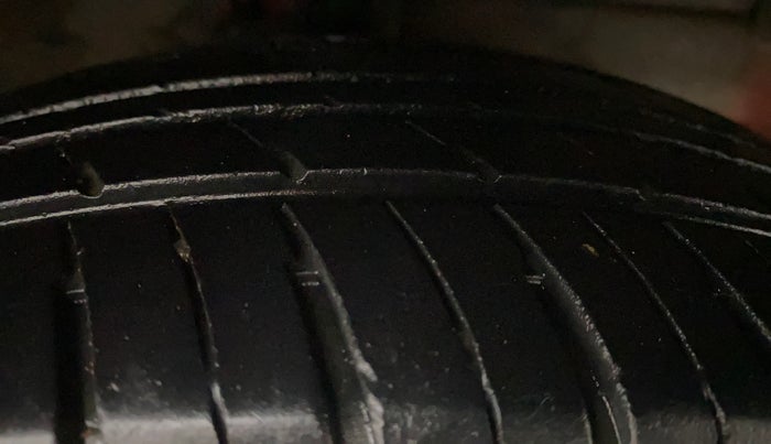 2019 Hyundai NEW SANTRO MAGNA, Petrol, Manual, 82,434 km, Right Front Tyre Tread