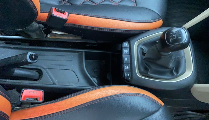 2019 Hyundai NEW SANTRO MAGNA, Petrol, Manual, 82,434 km, Gear Lever