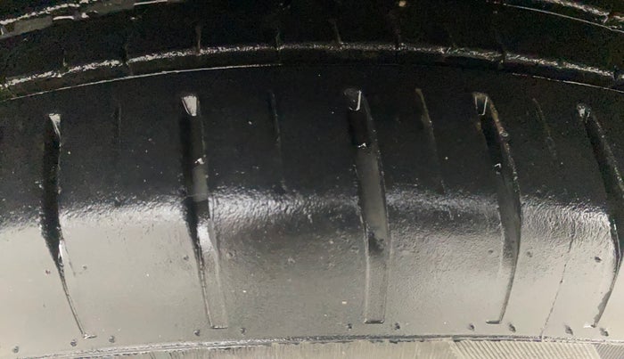 2023 Maruti Swift ZXI PLUS AMT, Petrol, Automatic, 31,370 km, Left Front Tyre Tread