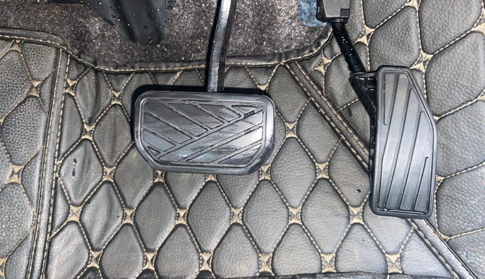 2023 Maruti Swift ZXI PLUS AMT, Petrol, Automatic, 31,370 km, Pedals