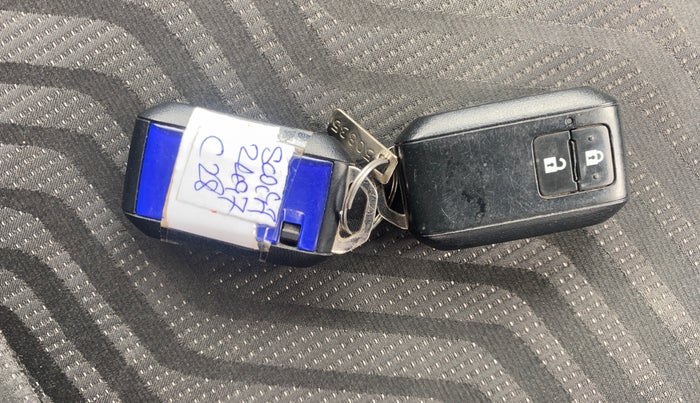 2023 Maruti Swift ZXI PLUS AMT, Petrol, Automatic, 31,370 km, Key Close Up