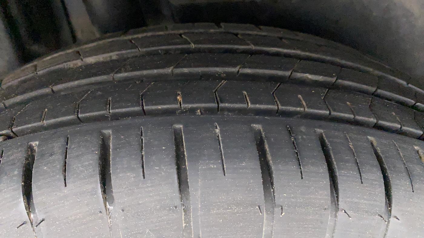 2021 Maruti Dzire ZXI Plus AMT, Petrol, Automatic, 20,250 km, Right Rear Tyre Tread