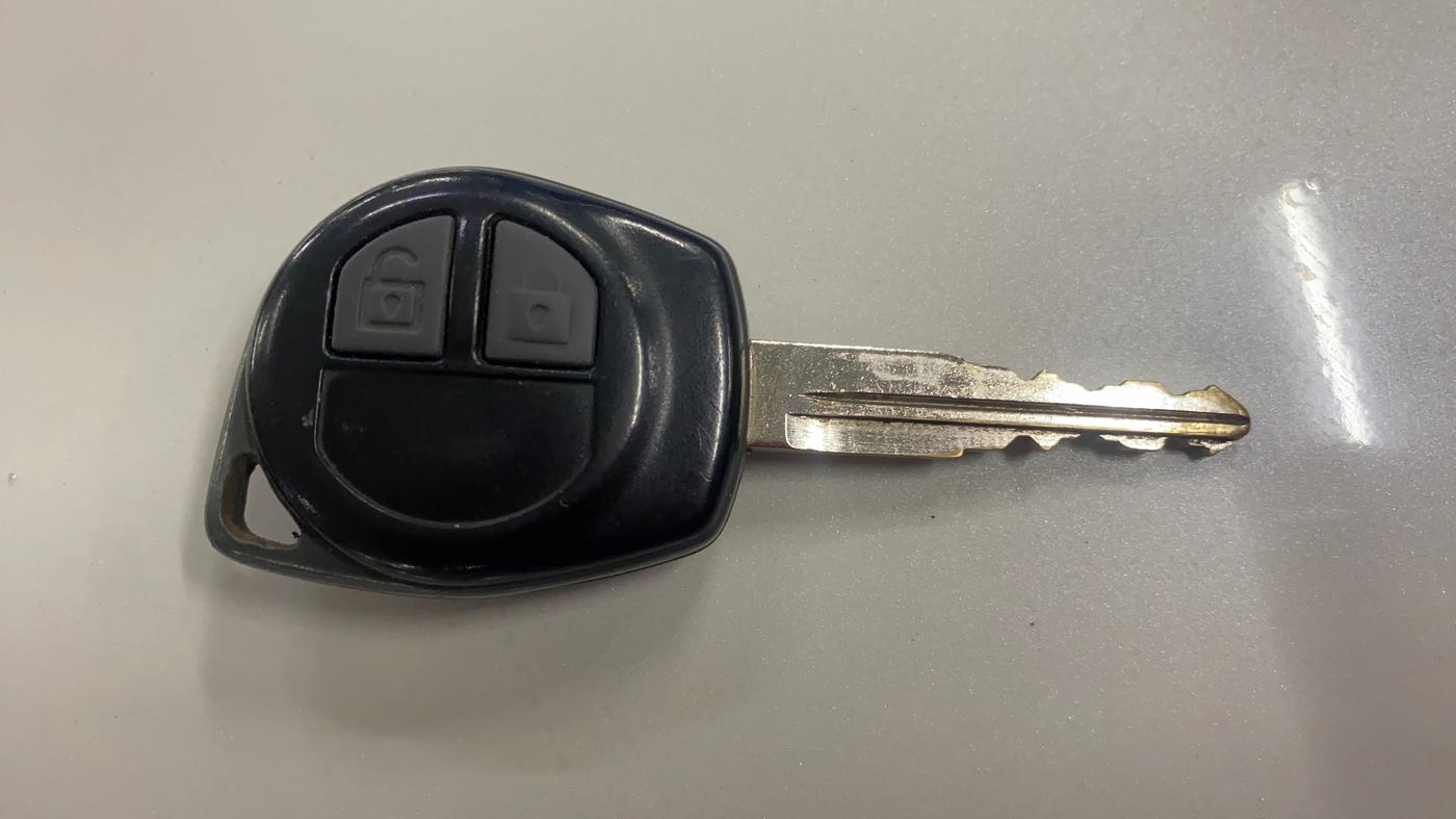 2015 Maruti Swift VXI, CNG, Manual, 88,487 km, Key Close Up