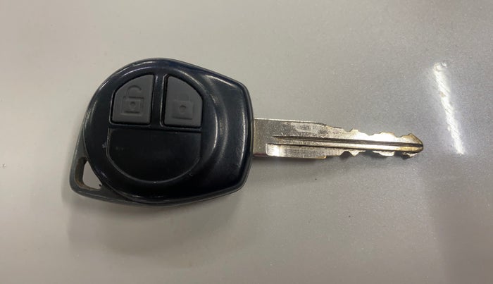 2015 Maruti Swift VXI, CNG, Manual, 88,485 km, Key Close Up