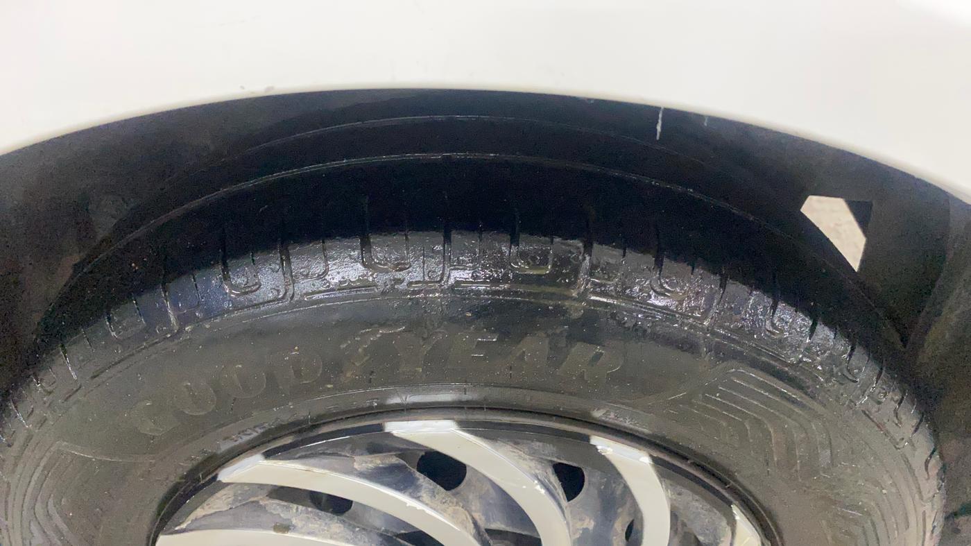 2015 Maruti Swift VXI, CNG, Manual, 88,487 km, Left Rear Tyre Tread