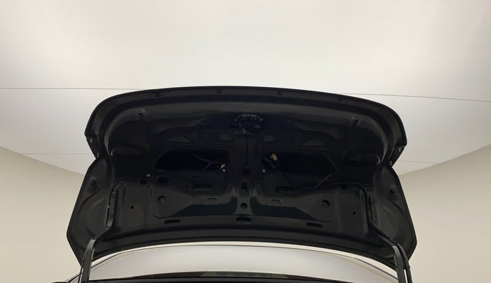2015 Maruti Ciaz ZXI, Petrol, Manual, 97,889 km, Boot Door Open