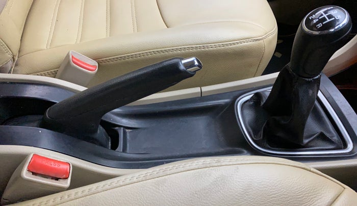 2015 Maruti Ciaz ZXI, Petrol, Manual, 97,889 km, Gear Lever
