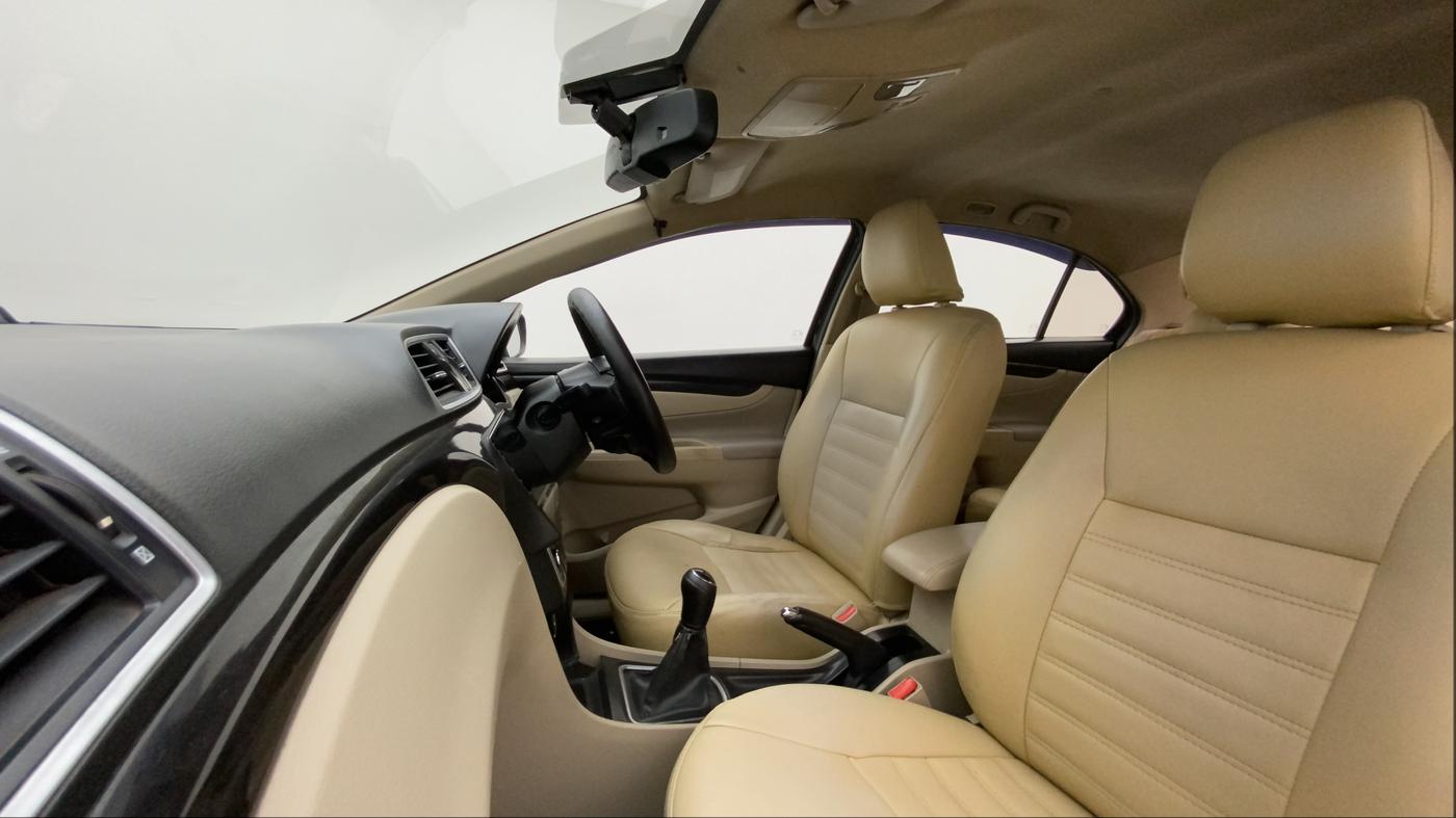 2015 Maruti Ciaz ZXI, Petrol, Manual, 97,889 km, Right Side Front Door Cabin