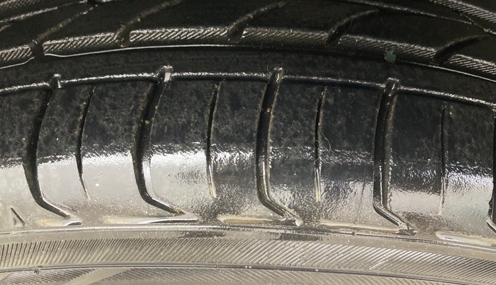 2016 Tata Zest XT 90PS DIESEL, Diesel, Manual, 52,419 km, Right Front Tyre Tread