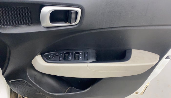 2022 Hyundai VENUE S(O) 1.2, Petrol, Manual, 49,959 km, Driver Side Door Panels Control