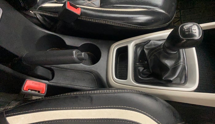 2022 Hyundai VENUE S(O) 1.2, Petrol, Manual, 49,959 km, Gear Lever