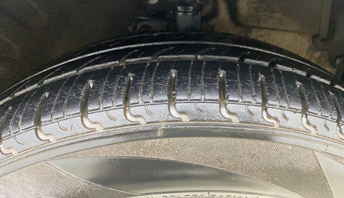 2015 Maruti Celerio VXI AMT, Petrol, Automatic, 68,724 km, Right Front Tyre Tread