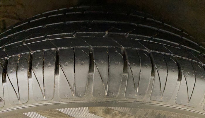2021 KIA SONET HTX 1.0 IMT, Petrol, Manual, 24,816 km, Right Rear Tyre Tread
