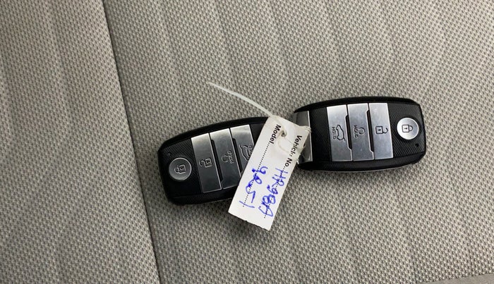 2021 KIA SONET HTX 1.0 IMT, Petrol, Manual, 24,816 km, Key Close Up