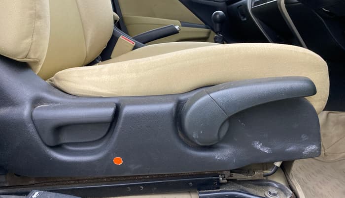 2014 Honda City 1.5L I-DTEC SV, Diesel, Manual, 77,771 km, Driver Side Adjustment Panel