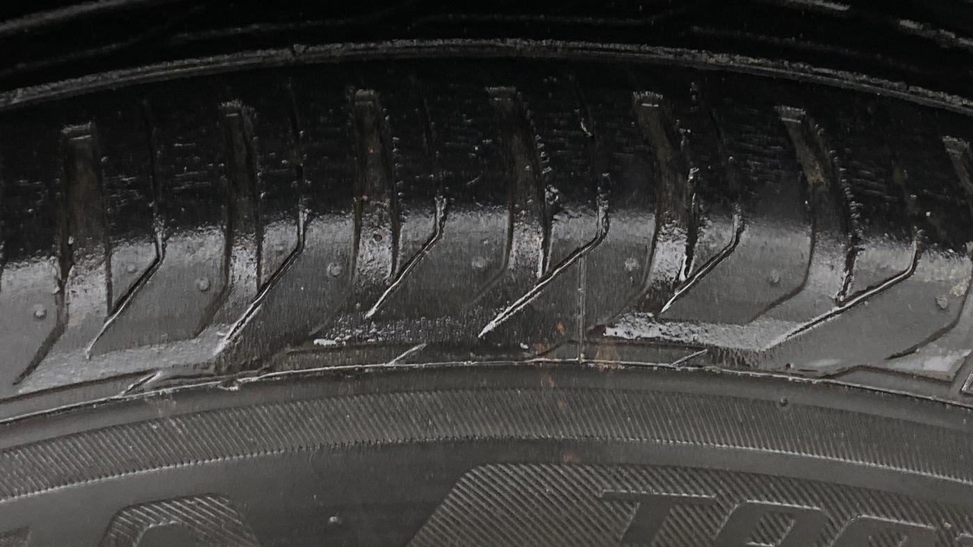 2013 Renault Duster 85 PS RXL DIESEL, Diesel, Manual, 1,01,210 km, Right Front Tyre Tread