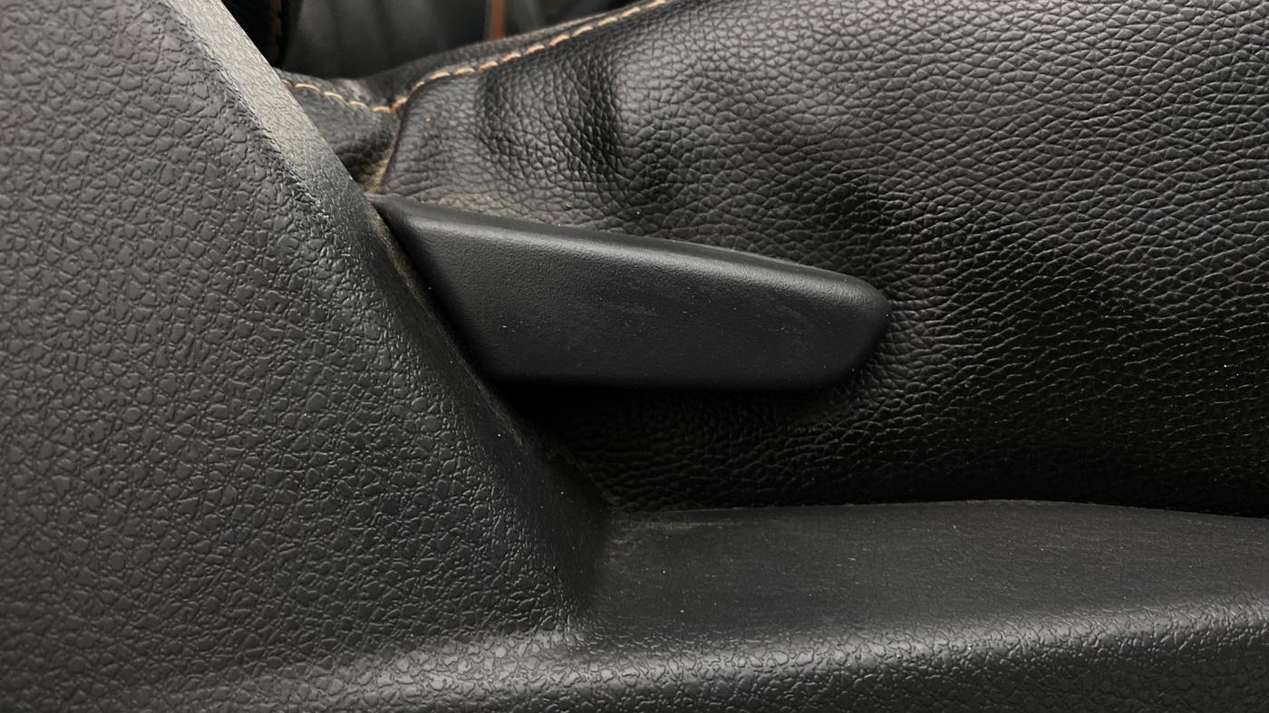 2013 Renault Duster 85 PS RXL DIESEL, Diesel, Manual, 1,01,210 km, Driver Side Adjustment Panel