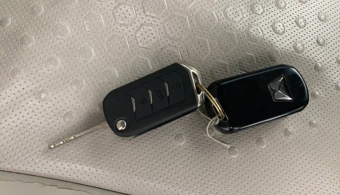 2022 Mahindra XUV700 AX 3 D MT 7 STR, Diesel, Manual, 1,31,555 km, Key Close Up