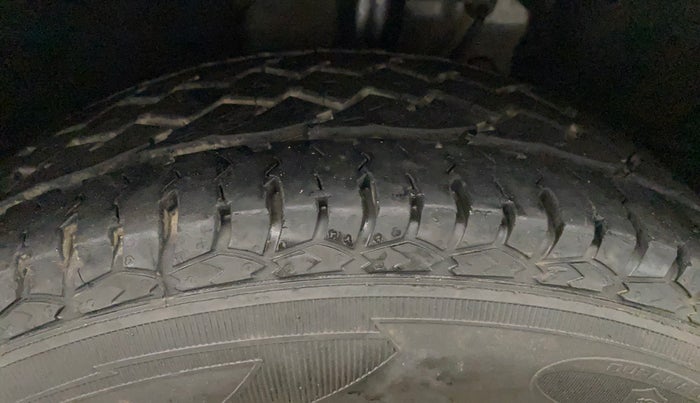 2022 Mahindra XUV700 AX 3 D MT 7 STR, Diesel, Manual, 1,31,555 km, Left Front Tyre Tread