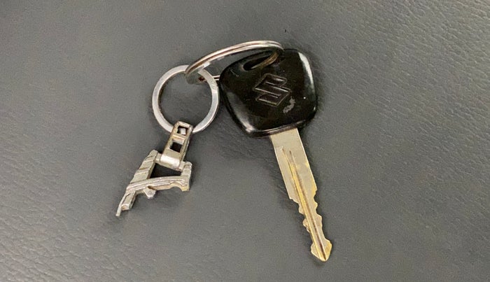 2017 Maruti Eeco 5 STR WITH A/C+HTR, CNG, Manual, 57,736 km, Key Close Up