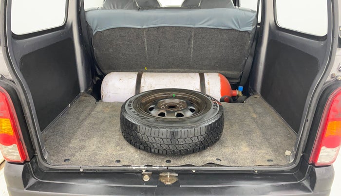 2017 Maruti Eeco 5 STR WITH A/C+HTR, CNG, Manual, 57,736 km, Boot Inside