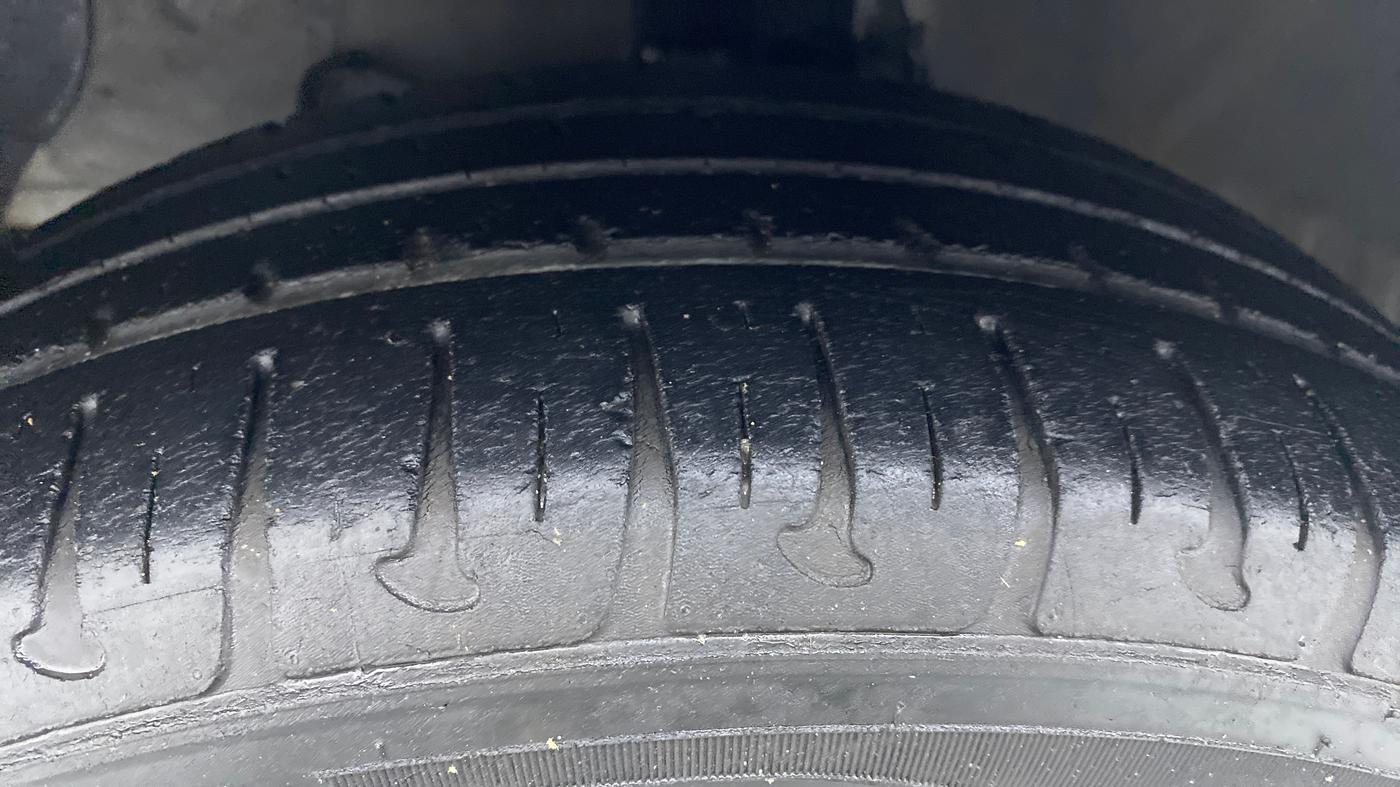 2018 Hyundai Grand i10 SPORTZ O 1.2, Petrol, Manual, 46,431 km, Left Front Tyre Tread