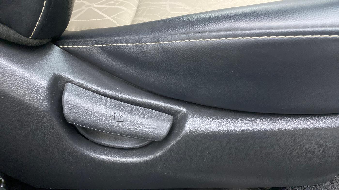 2018 Hyundai Grand i10 SPORTZ O 1.2, Petrol, Manual, 46,431 km, Driver Side Adjustment Panel