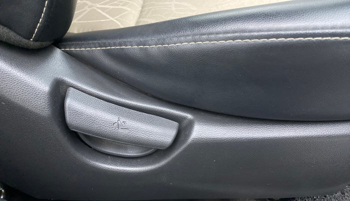 2018 Hyundai Grand i10 SPORTZ O 1.2, Petrol, Manual, 46,431 km, Driver Side Adjustment Panel