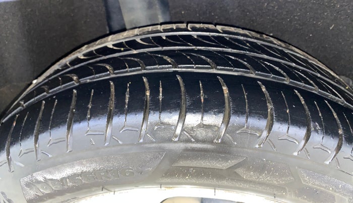 2019 Toyota Glanza G ISG, Petrol, Manual, 1,19,623 km, Right Rear Tyre Tread