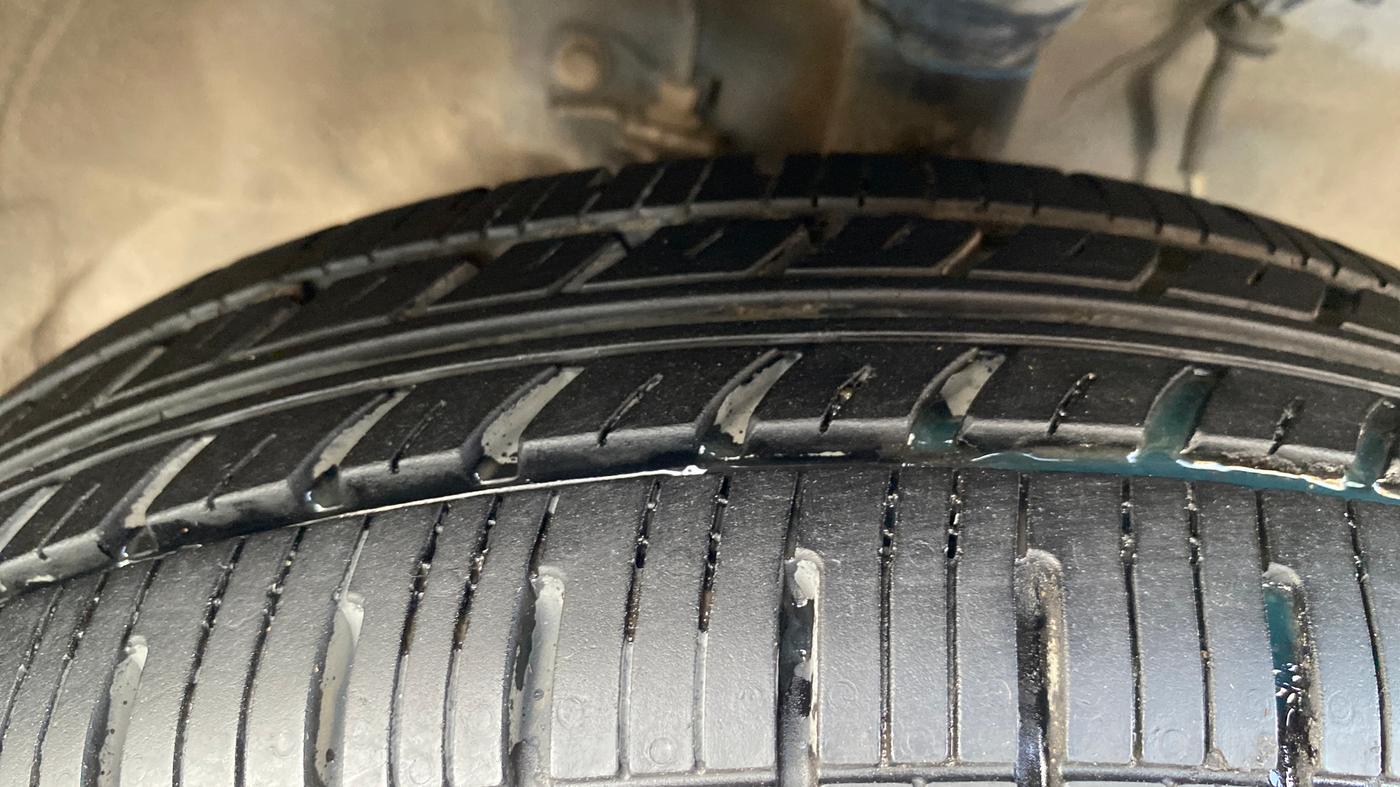 2017 Maruti Wagon R 1.0 VXI + (O) AMT, Petrol, Automatic, 76,352 km, Right Front Tyre Tread