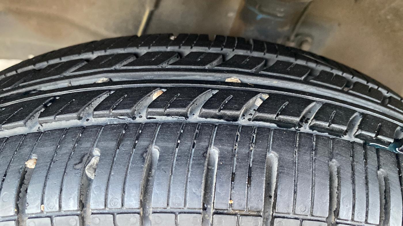 2017 Maruti Wagon R 1.0 VXI + (O) AMT, Petrol, Automatic, 76,352 km, Left Front Tyre Tread