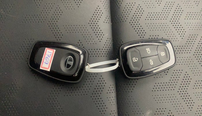 2022 Tata ALTROZ XZA PLUS, Petrol, Automatic, 24,918 km, Key Close Up