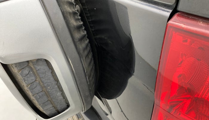 2018 Mahindra TUV300 T10, Diesel, Manual, 94,093 km, Dicky (Boot door) - Slightly dented