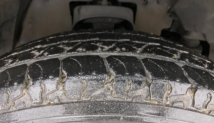 2018 Mahindra TUV300 T10, Diesel, Manual, 94,093 km, Right Front Tyre Tread