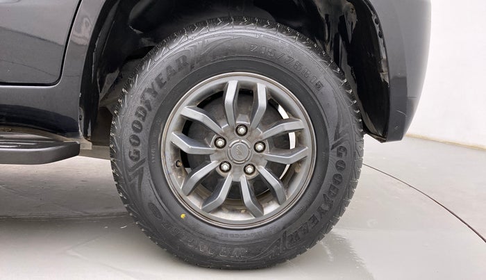 2018 Mahindra TUV300 T10, Diesel, Manual, 94,093 km, Left Rear Wheel