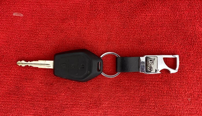 2018 Mahindra TUV300 T10, Diesel, Manual, 94,093 km, Key Close Up