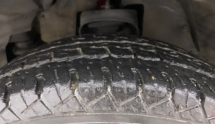 2018 Mahindra TUV300 T10, Diesel, Manual, 94,093 km, Left Front Tyre Tread
