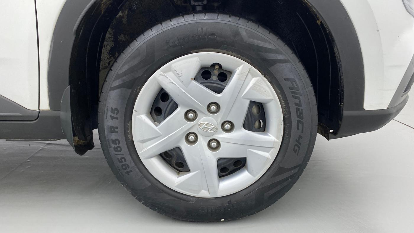 2021 Hyundai VENUE S 1.2, Petrol, Manual, 42,025 km, Right Front Wheel